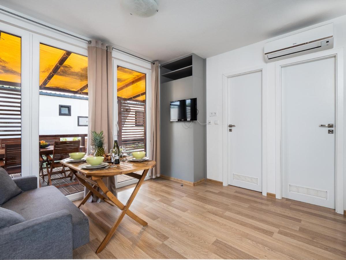 Mediteran Travel Mobile Homes Miran Pirovac Kültér fotó