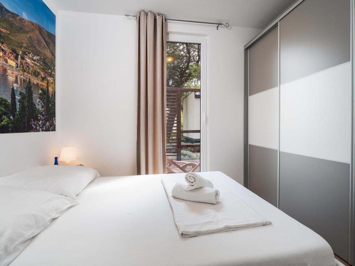 Mediteran Travel Mobile Homes Miran Pirovac Kültér fotó